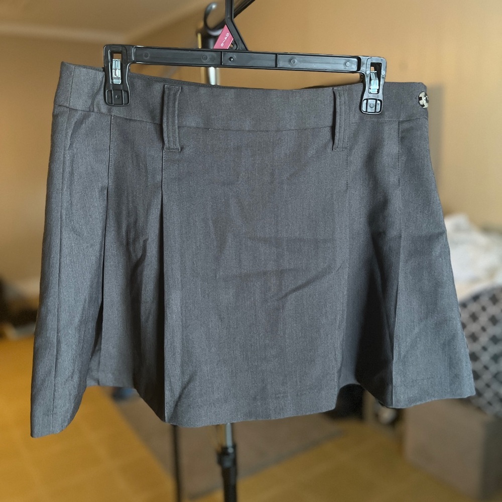 BRAND NWT H&M Pleated Skirt